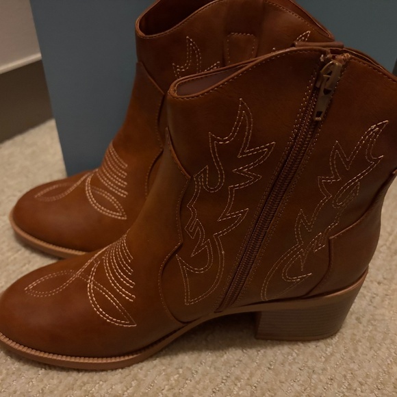 Women’s Ankle Boots - Picture 1 of 3